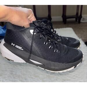 Under Armour women's sz. 8.5 high top basketball sneakers. Great pair & conditio